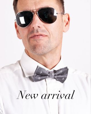 Entomologové jsou v rauši, objevil se nám zde nový druh motýla - Airliner B737 - má námořnicky modrá křídla se zlatavými...